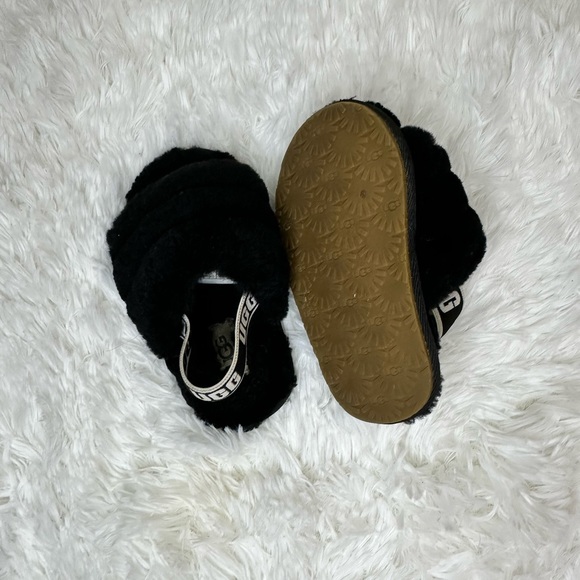 UGG - Picture 3 of 3